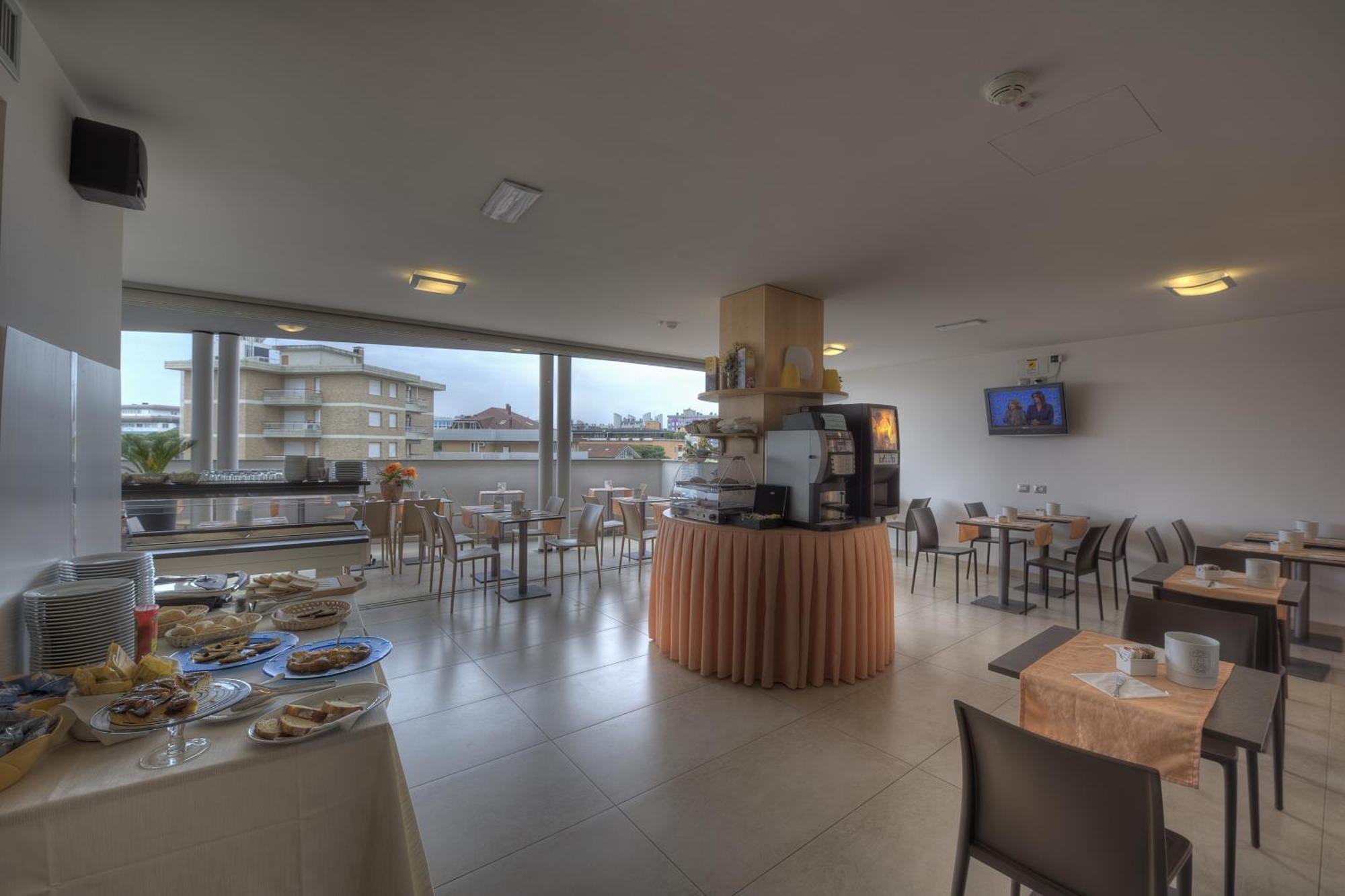Hotel Pasha Линяно Сабиадоро Екстериор снимка
