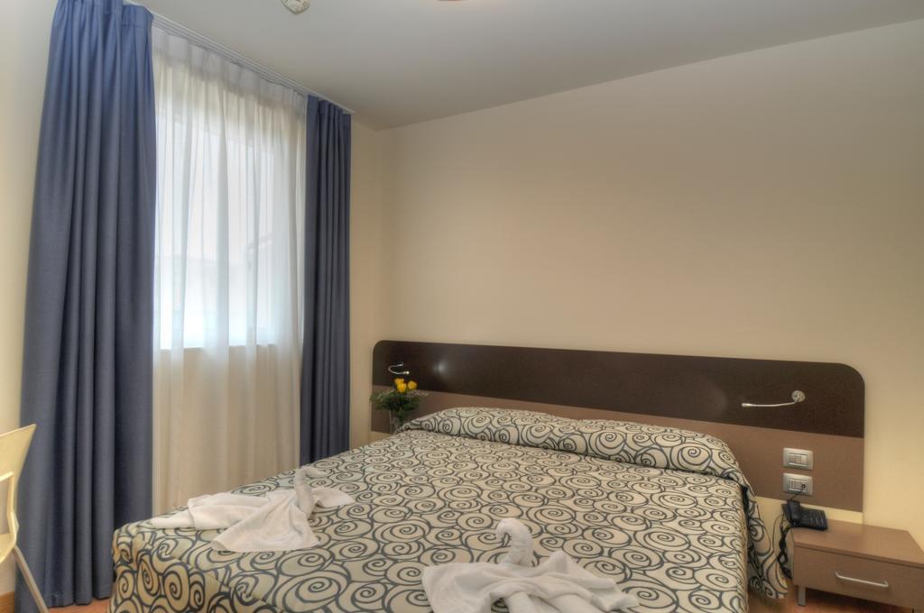 Hotel Pasha Линяно Сабиадоро Екстериор снимка