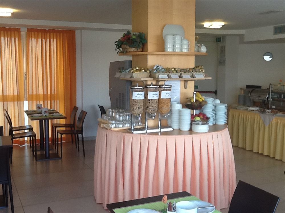 Hotel Pasha Линяно Сабиадоро Екстериор снимка