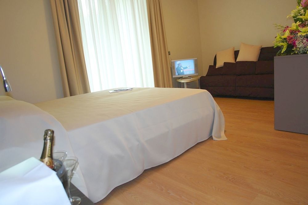 Hotel Pasha Линяно Сабиадоро Екстериор снимка
