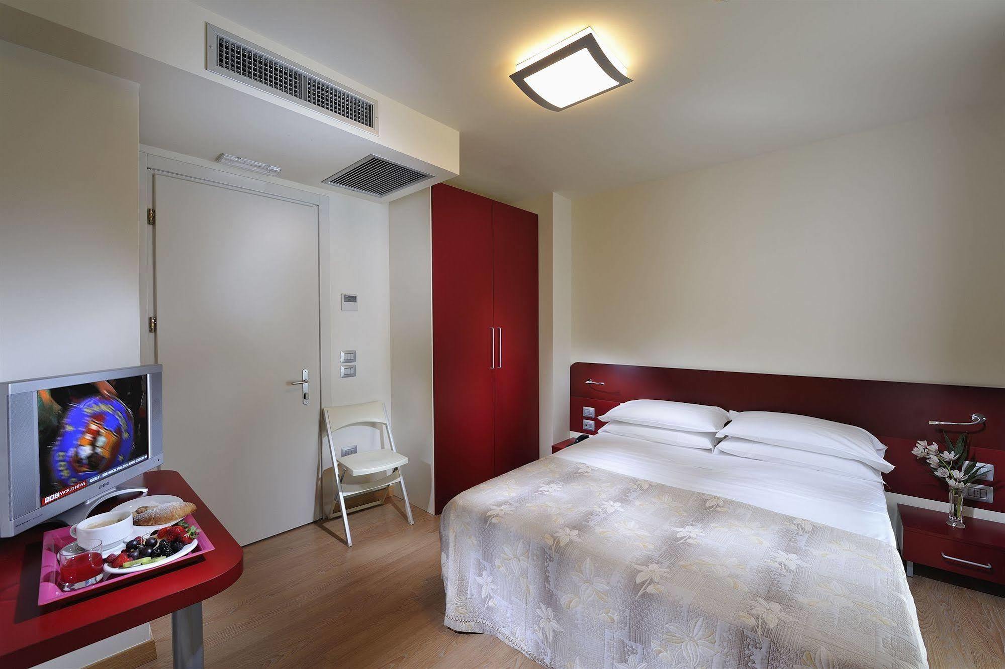 Hotel Pasha Линяно Сабиадоро Екстериор снимка