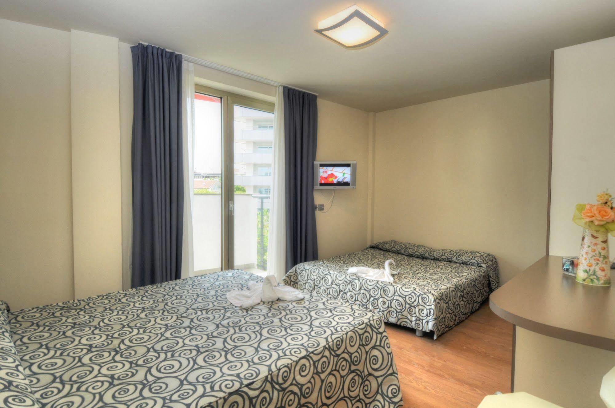 Hotel Pasha Линяно Сабиадоро Екстериор снимка