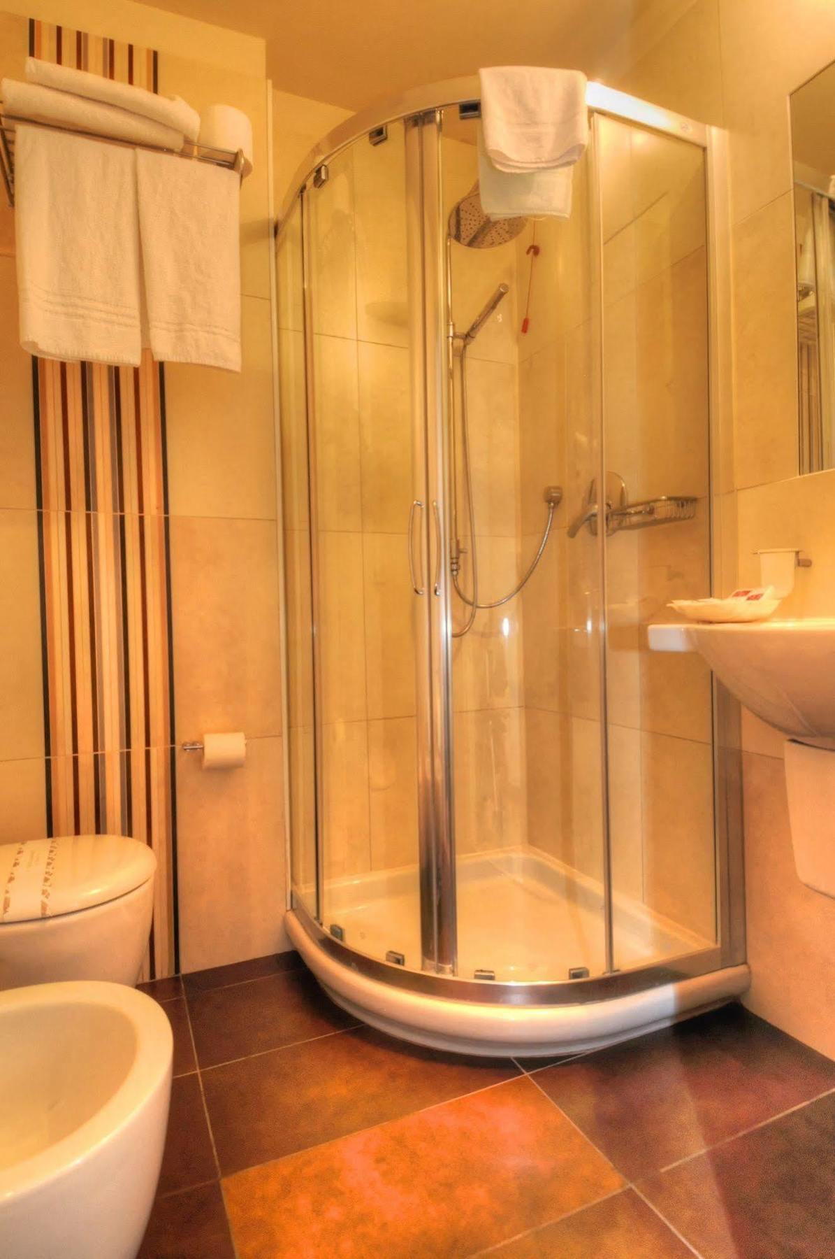 Hotel Pasha Линяно Сабиадоро Екстериор снимка