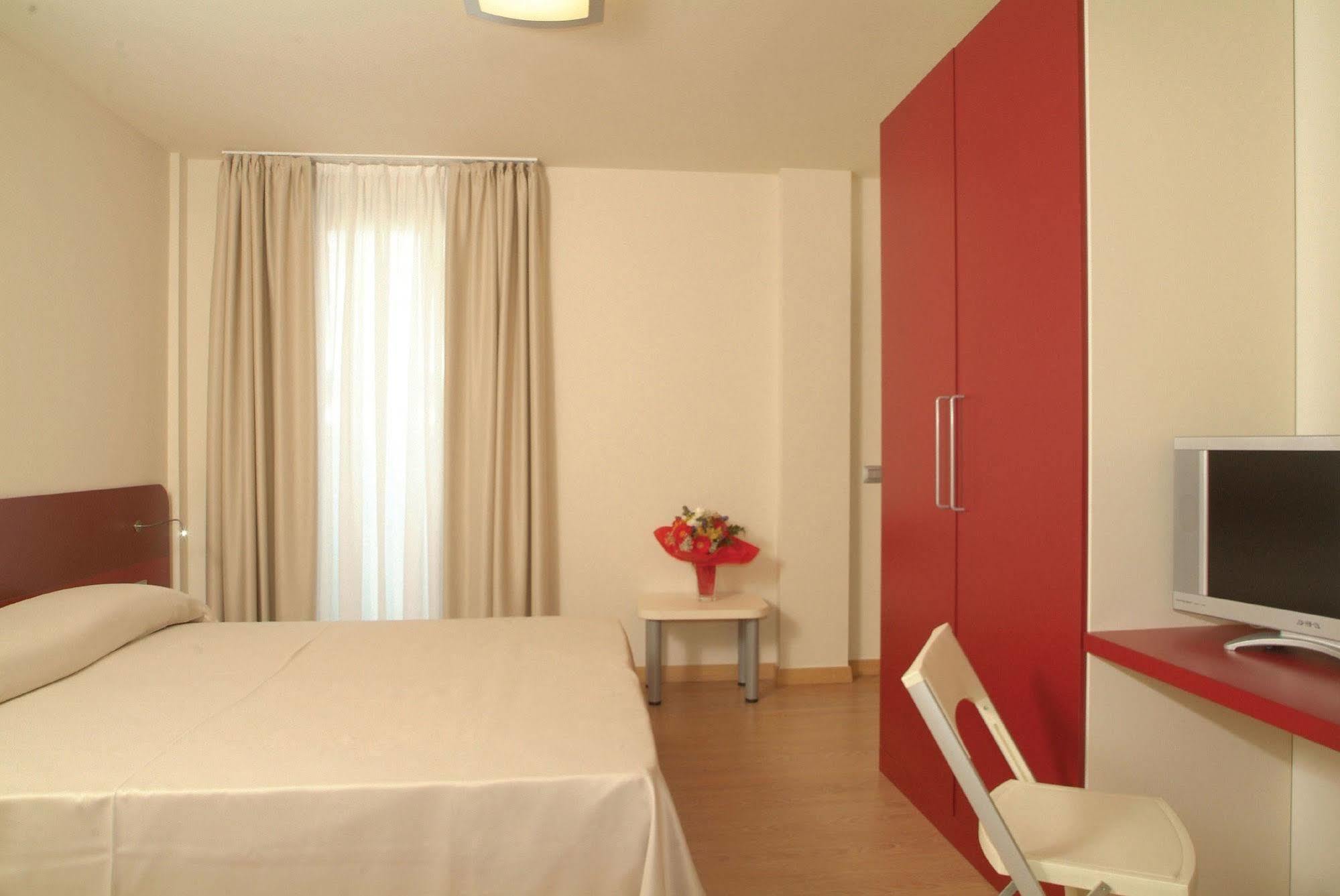 Hotel Pasha Линяно Сабиадоро Екстериор снимка