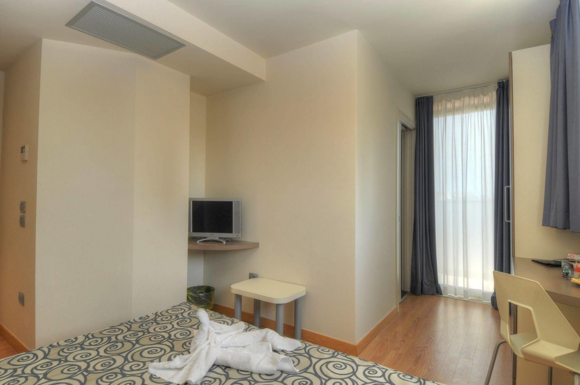 Hotel Pasha Линяно Сабиадоро Екстериор снимка