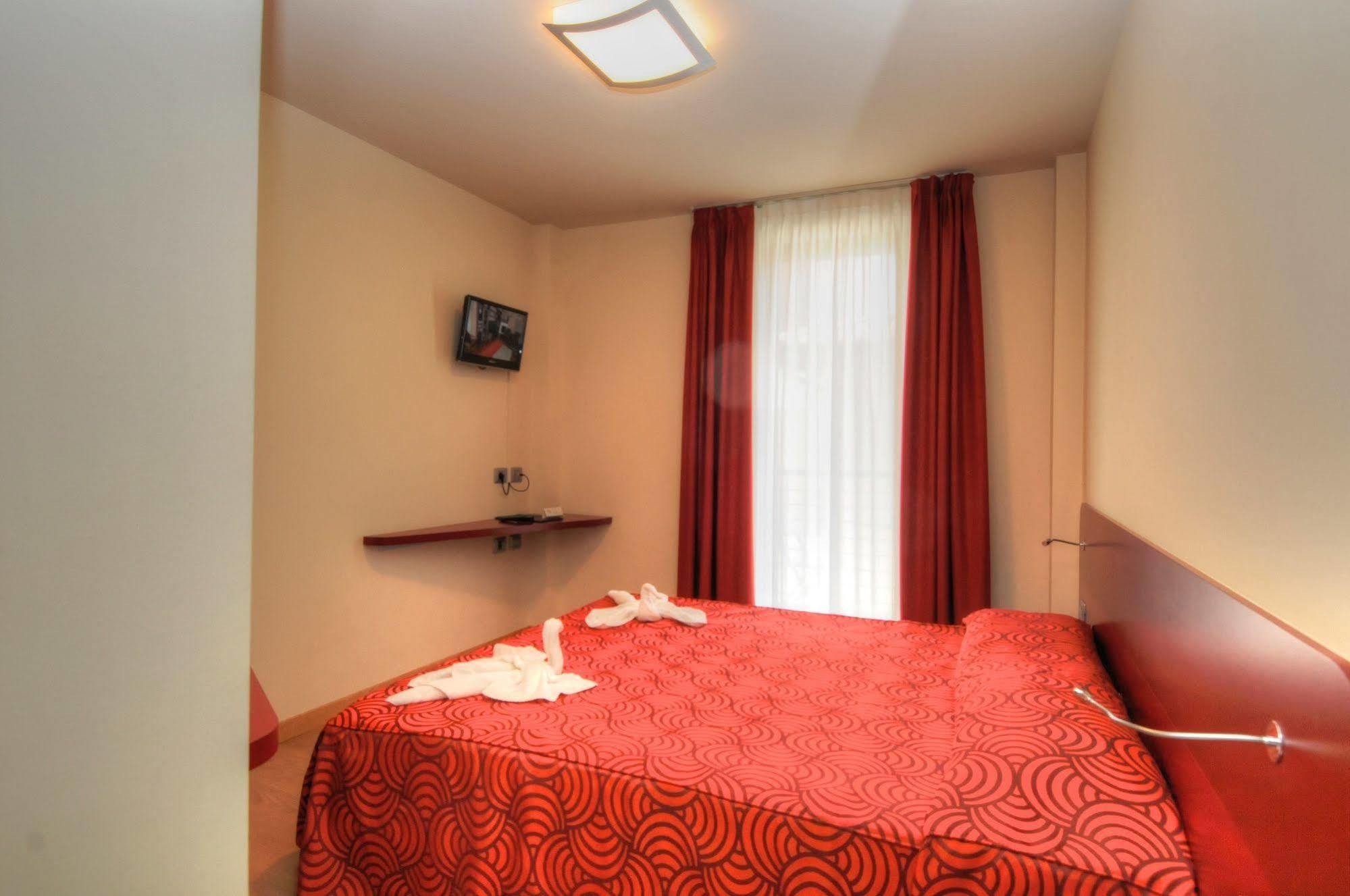 Hotel Pasha Линяно Сабиадоро Екстериор снимка