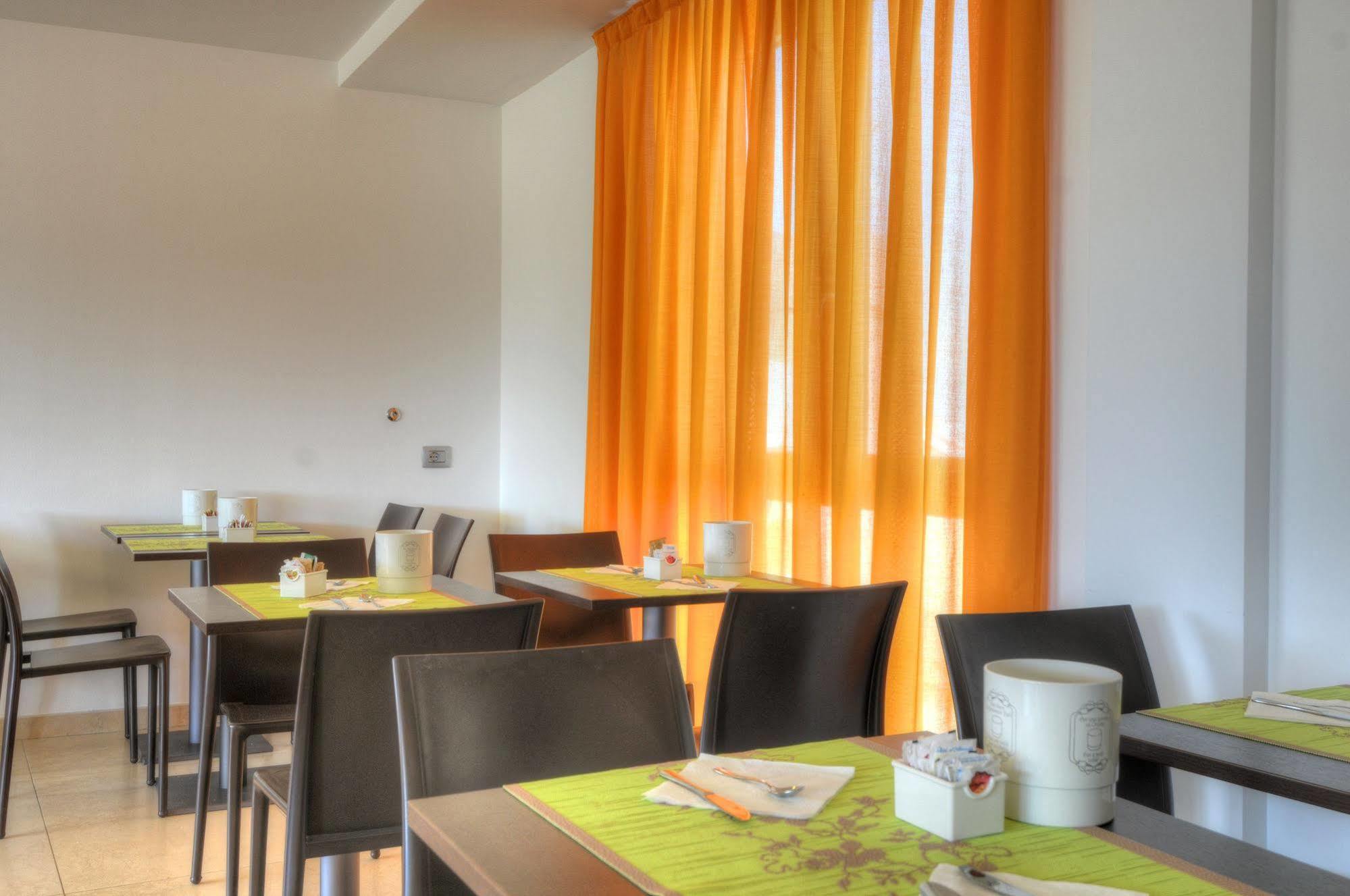 Hotel Pasha Линяно Сабиадоро Екстериор снимка