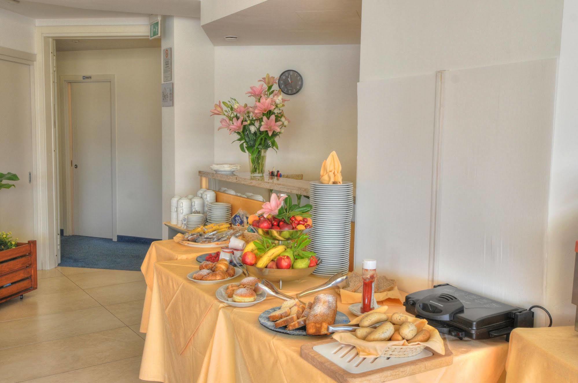 Hotel Pasha Линяно Сабиадоро Екстериор снимка